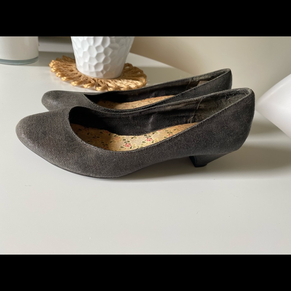 Rocket Dog sz 8 short heels gray bronze